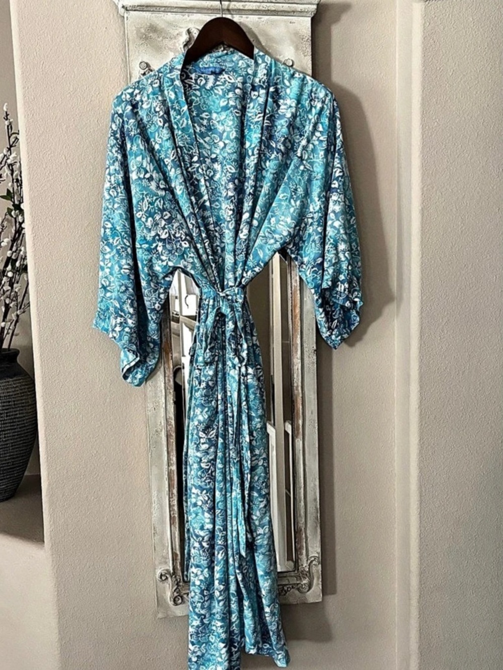 Blue Ginger Floral Robe in Turquoise Blue & White Size OS Style Amanda
